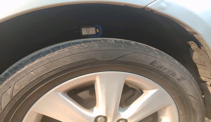 2012 Toyota Corolla Altis J PETROL, Petrol, Manual, 1,54,050 km, tyre