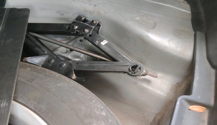 2012 Toyota Corolla Altis J PETROL, Petrol, Manual, 1,54,050 km, tyre