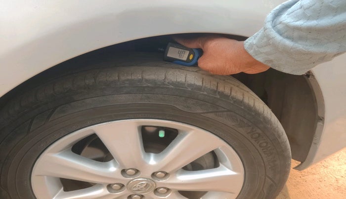 2012 Toyota Corolla Altis J PETROL, Petrol, Manual, 1,54,050 km, tyre