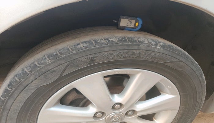 2012 Toyota Corolla Altis J PETROL, Petrol, Manual, 1,54,050 km, tyre