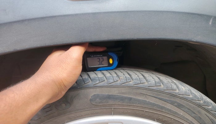 2016 Renault Kwid RXT 0.8, Petrol, Manual, 53,883 km, tyre