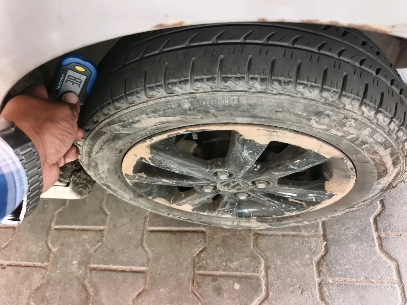 2013 Maruti Wagon R 1.0 VXI, Petrol, Manual, 1,03,521 km, tyre