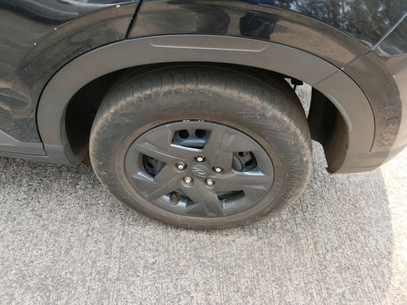 2023 Hyundai VENUE SX 1.2 PETROL, CNG, Manual, 70,910 km, tyre