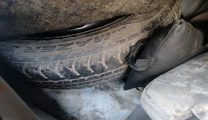 2014 Ford Figo LXI 1.2 PETROL, Petrol, Manual, 97,326 km, tyre