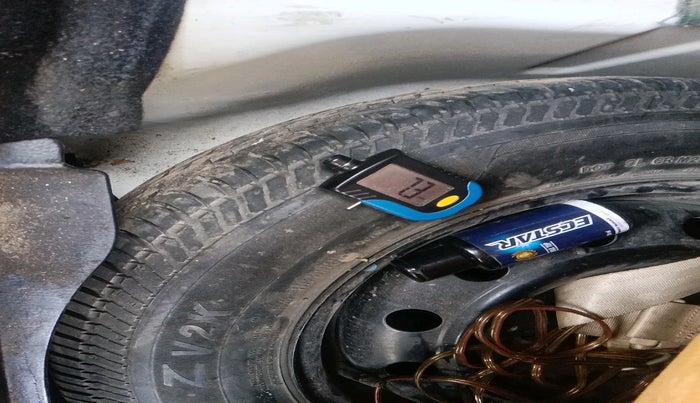 2016 Maruti Swift Dzire ZXI, CNG, Manual, 95,607 km, tyre