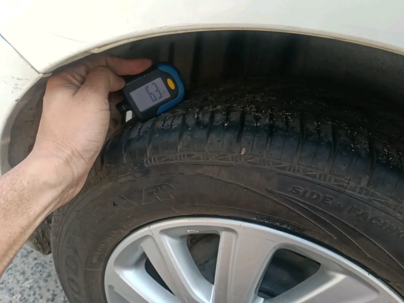 2016 Maruti Swift Dzire ZXI, CNG, Manual, 95,607 km, tyre