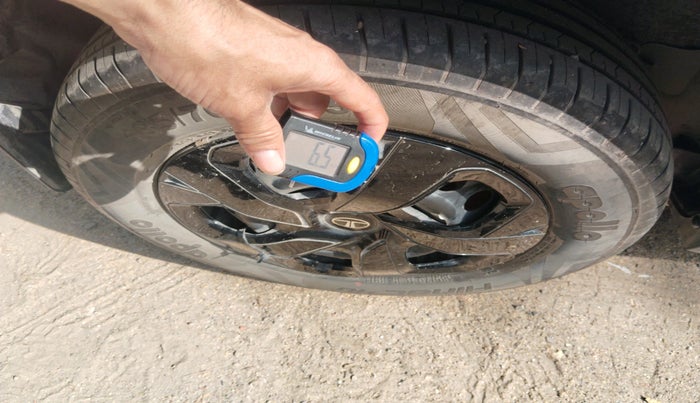 2024 Tata PUNCH ADVENTURE RHYTHM PACK AMT, Petrol, Automatic, 14,897 km, tyre