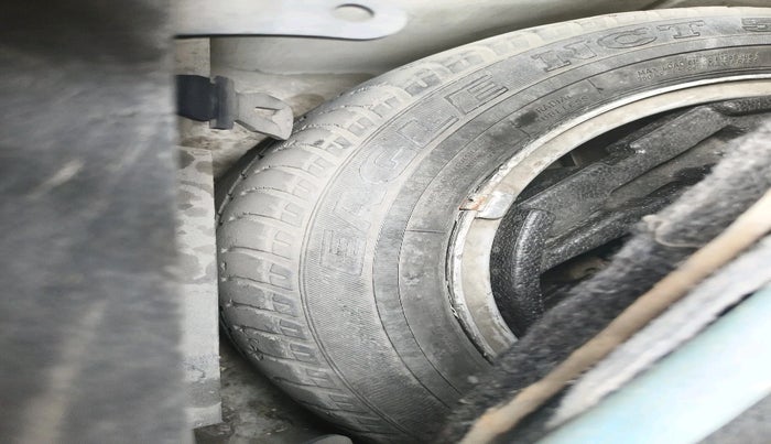 2012 Skoda Superb ELEGANCE 2.0 TDI CR AT, Diesel, Automatic, 1,01,498 km, tyre