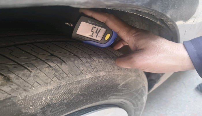 2020 Maruti Ertiga VXI SHVS, Petrol, Manual, 1,14,495 km, tyre