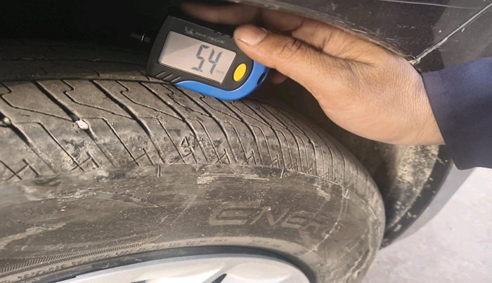 2020 Maruti Ertiga VXI SHVS, Petrol, Manual, 1,14,495 km, tyre