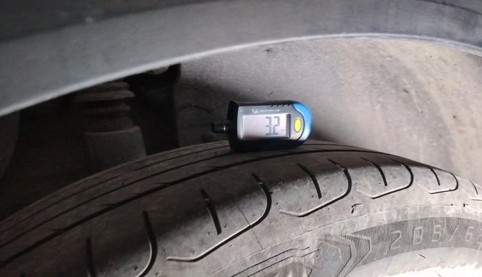 2016 Hyundai Creta SX PLUS 1.6 DIESEL, Diesel, Manual, 2,02,750 km, tyre