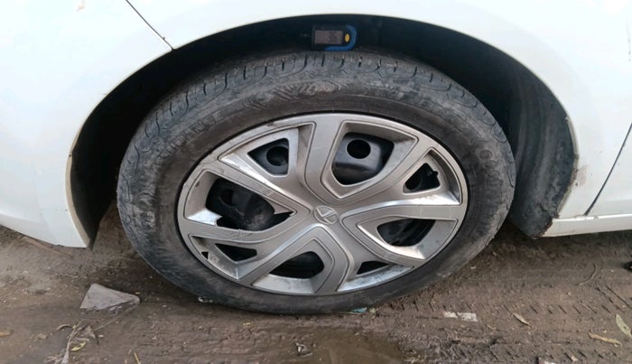 2022 Tata ALTROZ XTA, Petrol, Automatic, 28,005 km, tyre