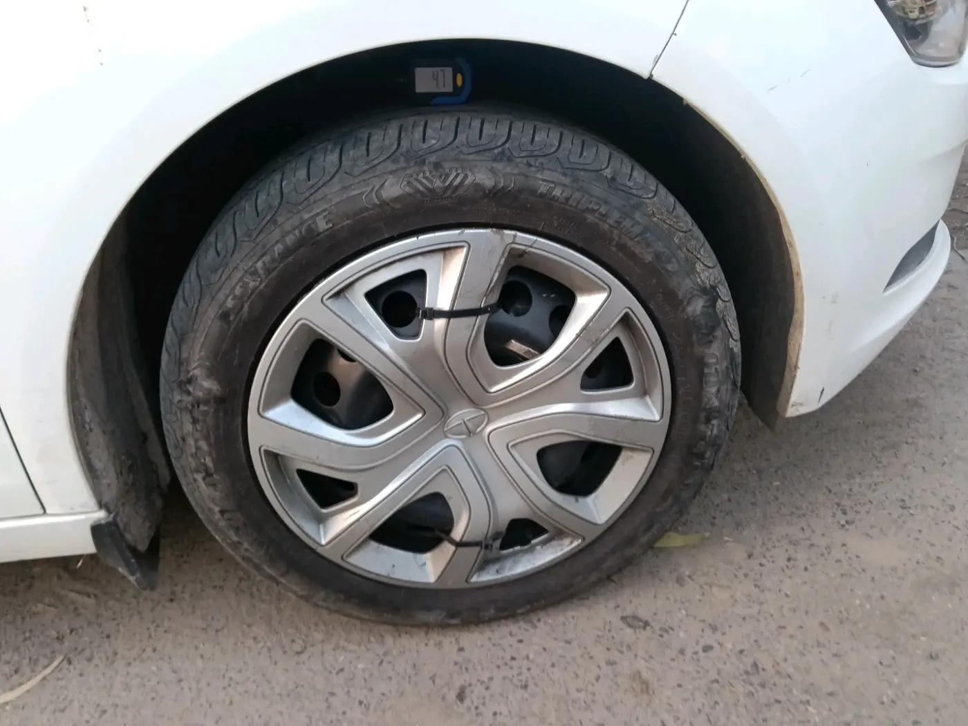 2022 Tata ALTROZ XTA, Petrol, Automatic, 28,005 km, tyre