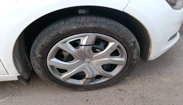 2022 Tata ALTROZ XTA, Petrol, Automatic, 28,005 km, tyre