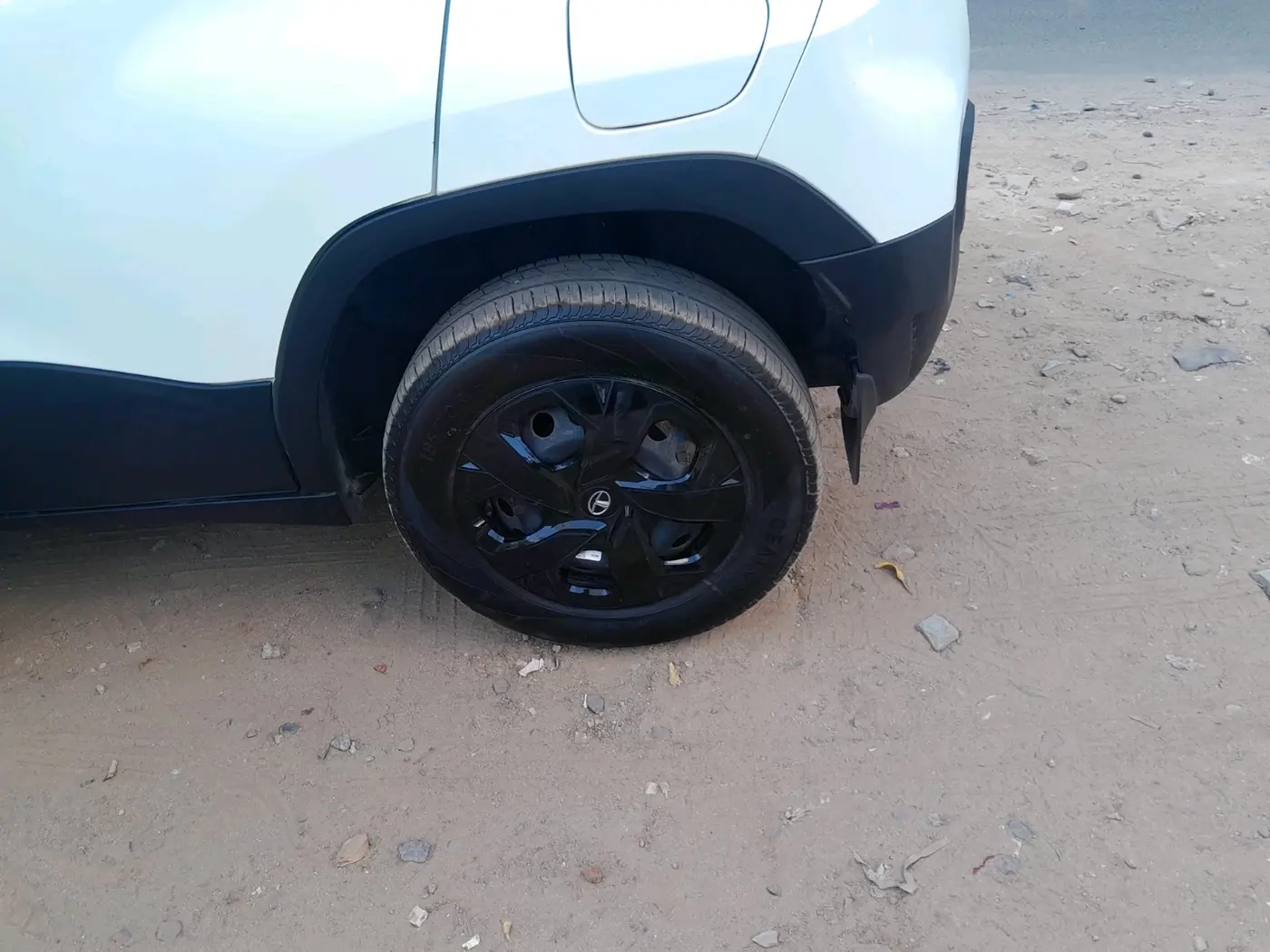 2023 Tata PUNCH ADVENTURE AMT, Petrol, Automatic, 19,819 km, tyre