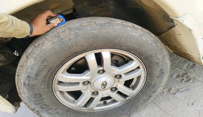 2013 Mahindra Scorpio VLX 2WD, Diesel, Manual, 1,64,037 km, tyre