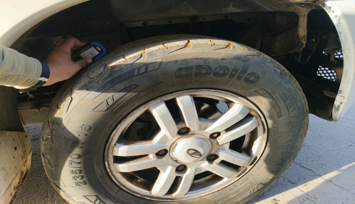 2013 Mahindra Scorpio VLX 2WD, Diesel, Manual, 1,64,037 km, tyre