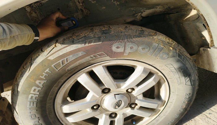 2013 Mahindra Scorpio VLX 2WD, Diesel, Manual, 1,64,037 km, tyre