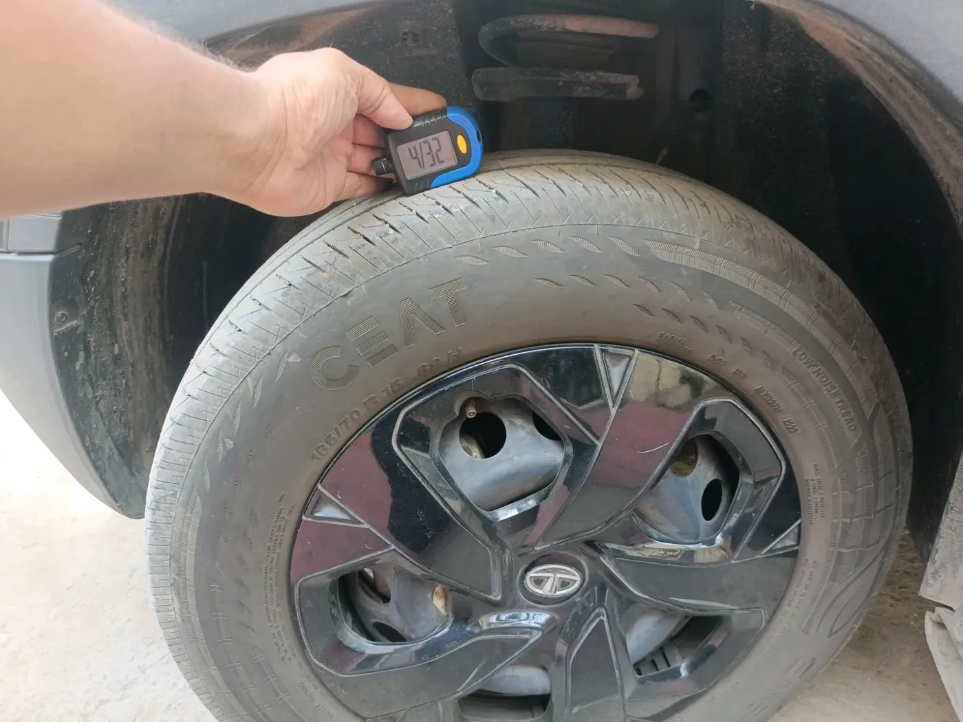 2025 Tata PUNCH PURE MT CNG, CNG, Manual, 18,468 km, tyre