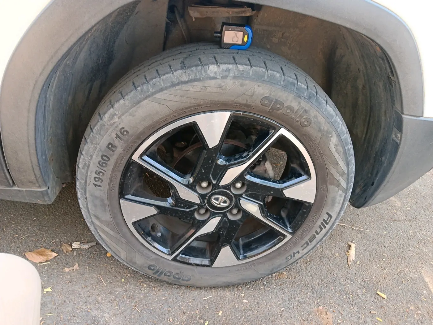 2021 Tata PUNCH CREATIVE  AMT, Petrol, Automatic, 44,746 km, tyre