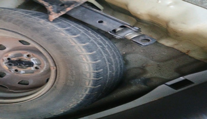 2004 Hyundai Santro Xing XG, Petrol, Manual, 43,400 km, tyre