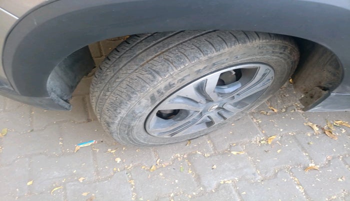 2018 Tata TIAGO NRG PETROL, Petrol, Manual, 52,715 km, tyre