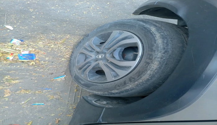 2018 Tata TIAGO NRG PETROL, Petrol, Manual, 52,715 km, tyre