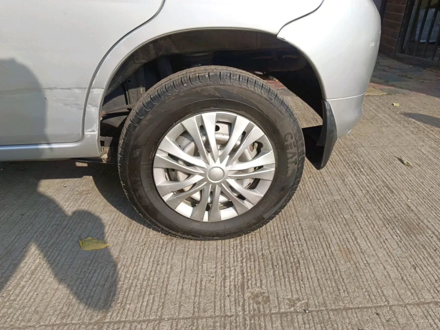 2010 Maruti Alto LXI, CNG, Manual, 69,682 km, tyre