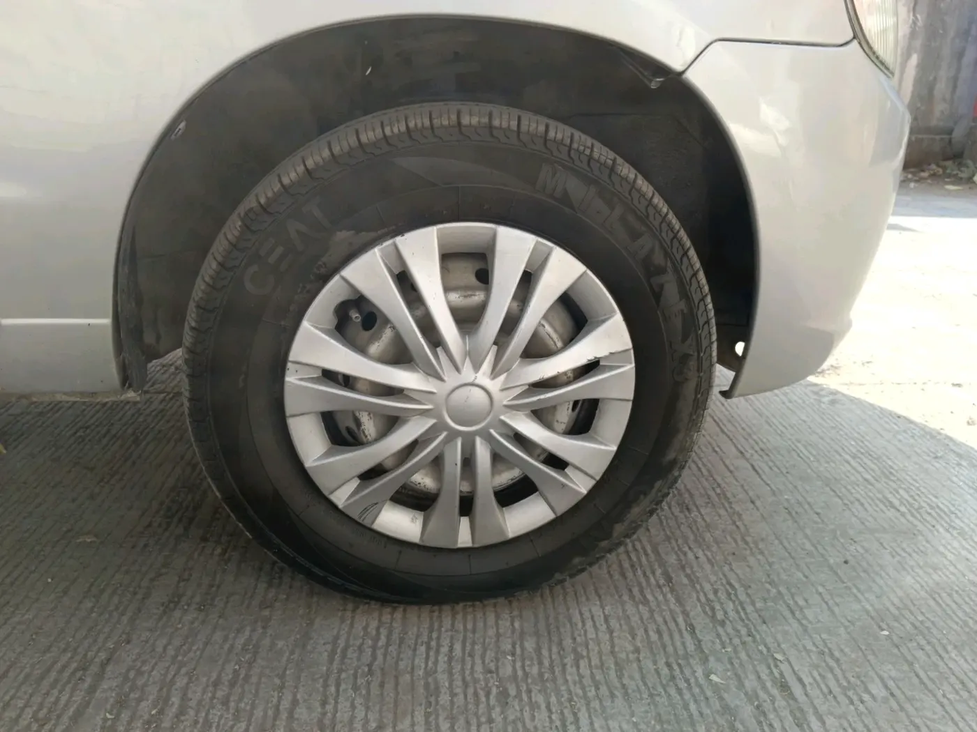 2010 Maruti Alto LXI, CNG, Manual, 69,682 km, tyre