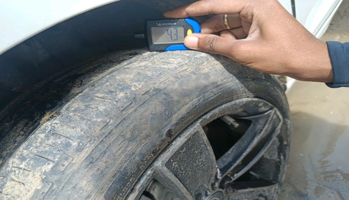 2021 Tata ALTROZ XE PETROL, Petrol, Manual, 1,18,009 km, tyre