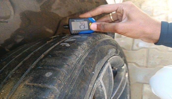 2021 Tata ALTROZ XE PETROL, Petrol, Manual, 1,18,009 km, tyre