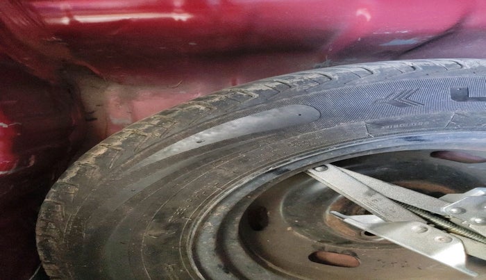 2017 Renault Kwid RXL, Petrol, Manual, 62,810 km, tyre