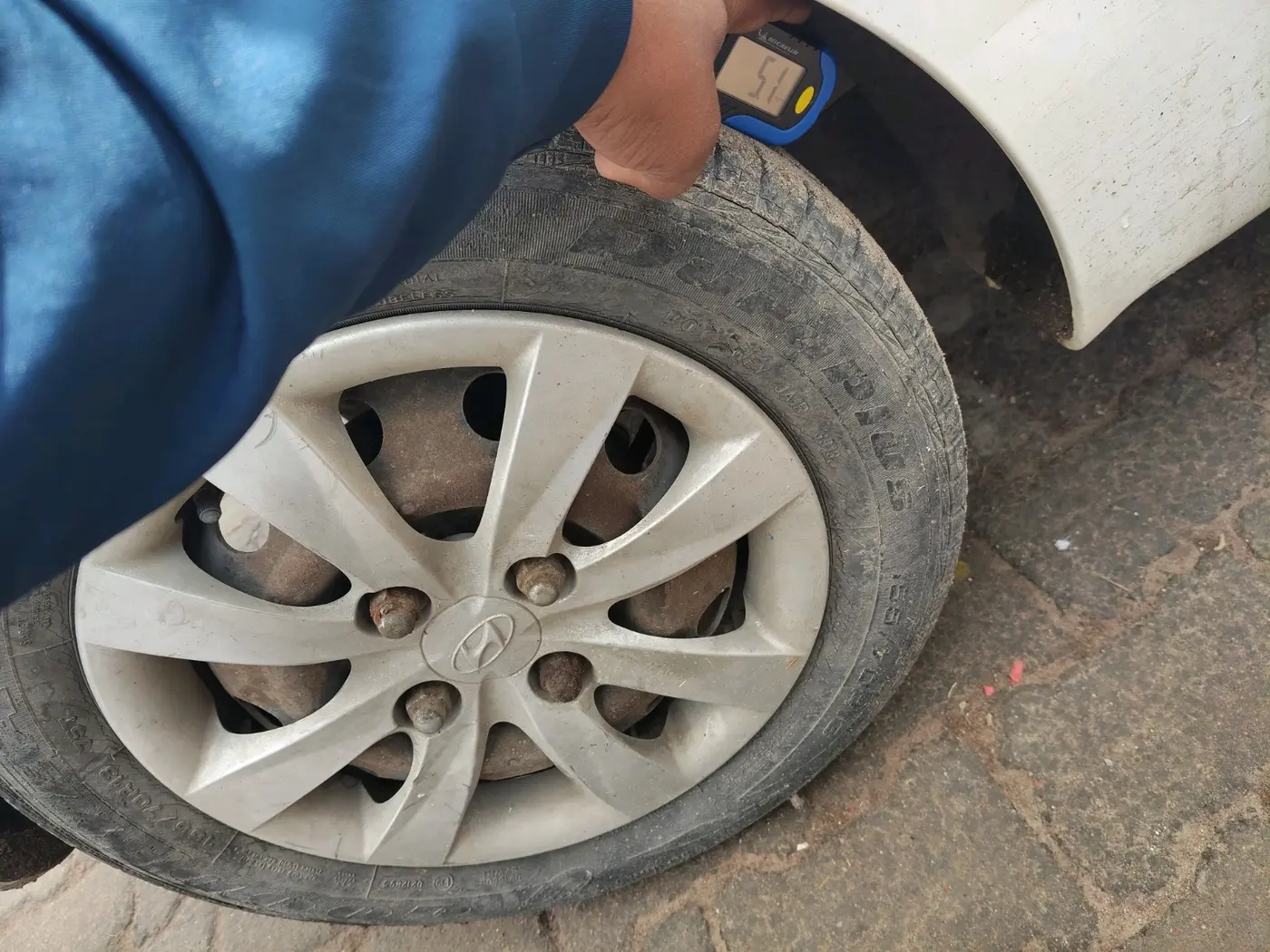 2013 Hyundai Eon MAGNA + LPG, Petrol, Manual, 29,460 km, tyre