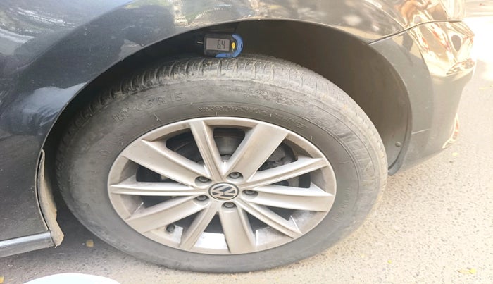 2016 Volkswagen Vento HIGHLINE PLUS 1.2 AT 16 ALLOY, Petrol, Automatic, 80,307 km, tyre