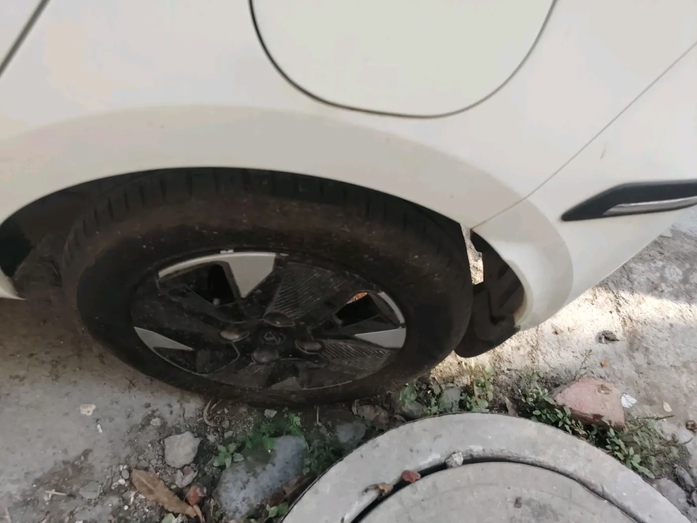 2025 Tata Tiago XTA PETROL, Petrol, Automatic, 4,500 km, tyre
