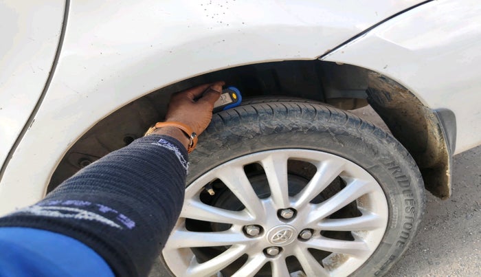 2011 Toyota Etios V, CNG, Manual, 1,60,256 km, tyre