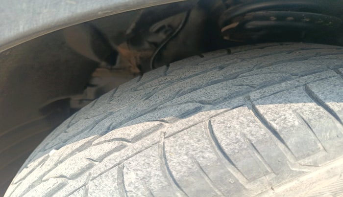 2020 Mahindra XUV300 W8 (O) 1.2 PETROL, Petrol, Manual, 95,721 km, tyre