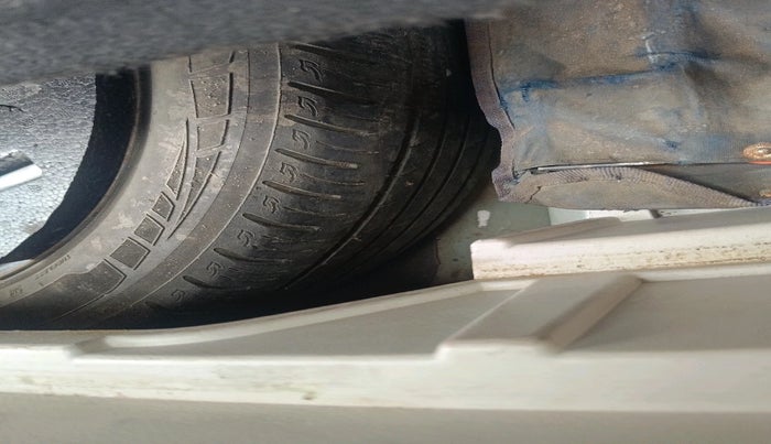 2020 Mahindra XUV300 W8 (O) 1.2 PETROL, Petrol, Manual, 95,721 km, tyre