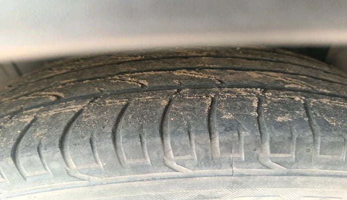 2020 Mahindra XUV300 W8 (O) 1.2 PETROL, Petrol, Manual, 95,721 km, tyre