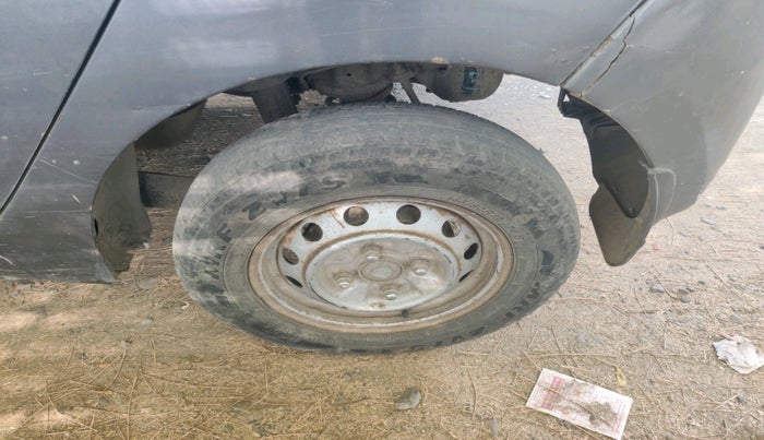 2012 Hyundai Eon ERA, CNG, Manual, 88,560 km, tyre