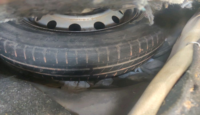 2012 Hyundai Eon ERA, CNG, Manual, 88,560 km, tyre