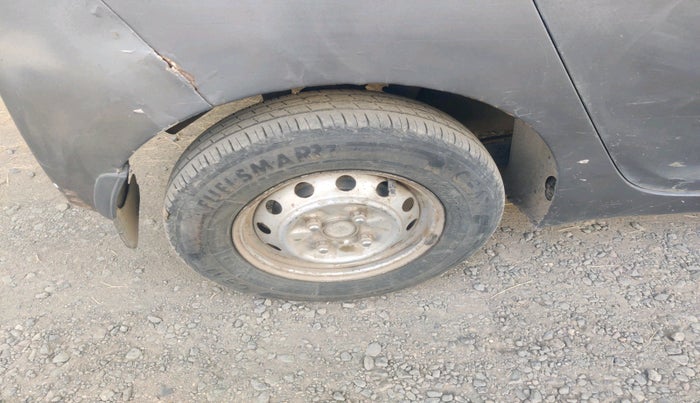 2012 Hyundai Eon ERA, CNG, Manual, 88,560 km, tyre