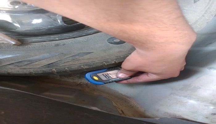 2013 Hyundai i10 MAGNA 1.2, Petrol, Manual, 1,23,871 km, tyre