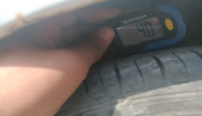 2013 Hyundai i10 MAGNA 1.2, Petrol, Manual, 1,23,871 km, tyre