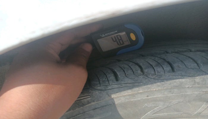 2013 Hyundai i10 MAGNA 1.2, Petrol, Manual, 1,23,871 km, tyre