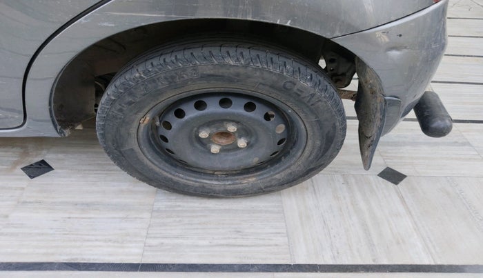 2013 Toyota Etios Liva G, Petrol, Manual, 61,315 km, tyre