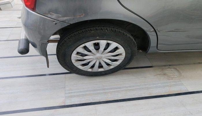 2013 Toyota Etios Liva G, Petrol, Manual, 61,315 km, tyre