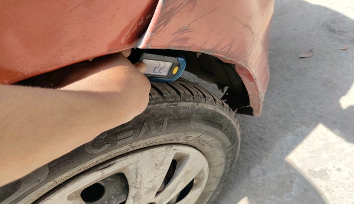 2011 Hyundai i10 MAGNA 1.2, CNG, Manual, 1,85,305 km, tyre