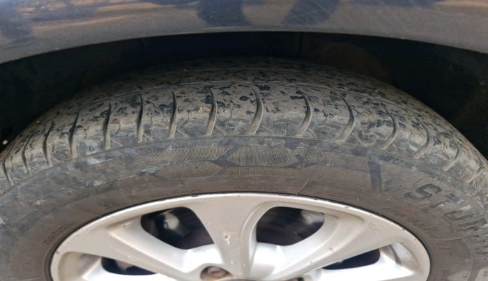 2012 Ford Fiesta ZXI 1.4 DIESEL, Diesel, Manual, 2,82,864 km, tyre