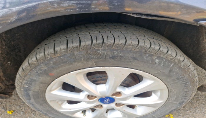 2012 Ford Fiesta ZXI 1.4 DIESEL, Diesel, Manual, 2,82,864 km, tyre